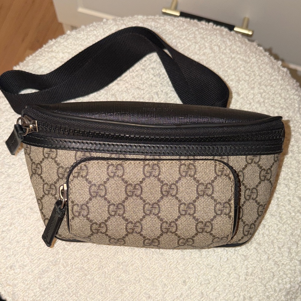 SOLD❌ Gucci Beige and Black Men's Belt Bag